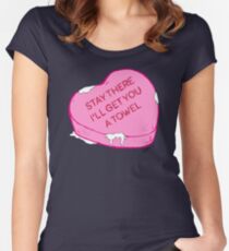 Bleib dort, ich hole dir ein Handtuch Tailliertes Rundhals-Shirt