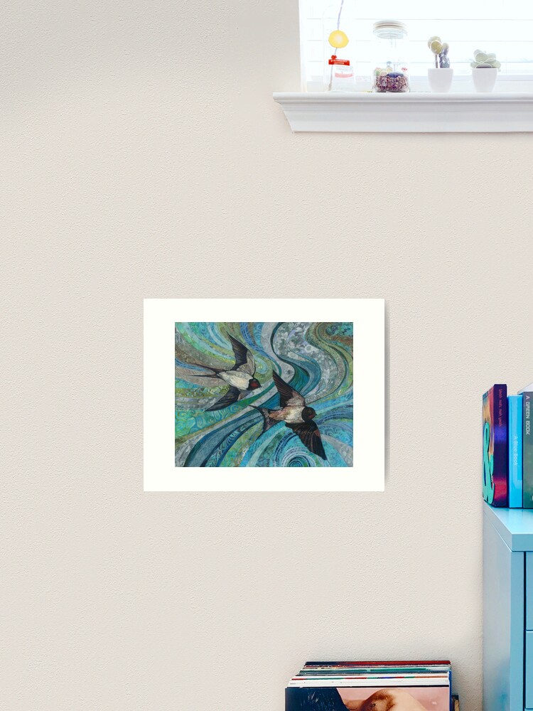 Aperçu 2 sur 3. Impression artistique avec l'œuvre Torsion et tournage - Swallows Broderie - Textile Art créée et vendue par RWTextileArt.