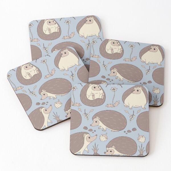 Artikelvorschau, Igel unter dem Blumenmuster in Beige und Blau entworfen und verkauft von PaperRain.