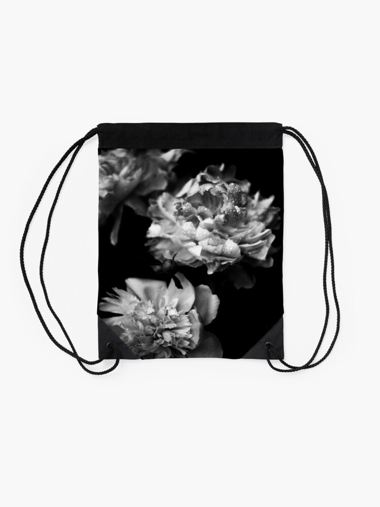 Mochila saco «Peonías blancas y negras» de nth4ka | Redbubble