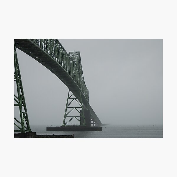 Artikelvorschau,  Oregon am letzten Wochenende und das ist es, was ich aus meinem Fenster aufgewacht bin. Normalerweise sehen Sie den Bundesstaat Washington am Ende dieser Brücke. Persönlich liebe ich Nebel und wurde gekitzelt, um dies zu sehen. Beachten Sie die Vögel her entworfen und verkauft von Edith Farrell.