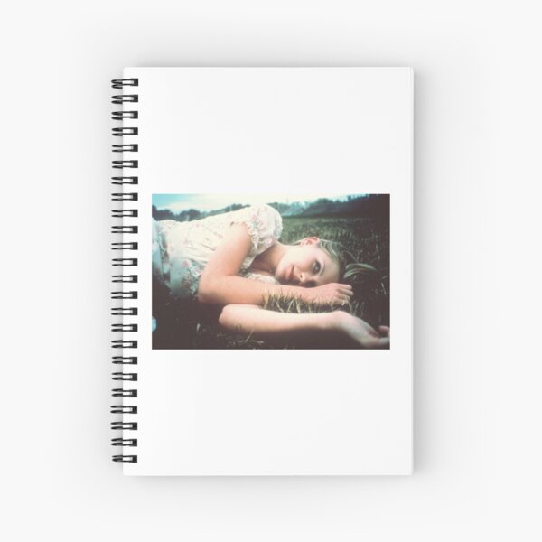 Aperçu de l'œuvre lux Lisbonne ✧˚ · .   créée et vendue par Mademoiselle Saint.
