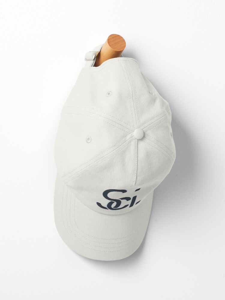 Aperçu 2 sur 7. Casquette avec l'œuvre Logo SCI créée et vendue par TheSCI.