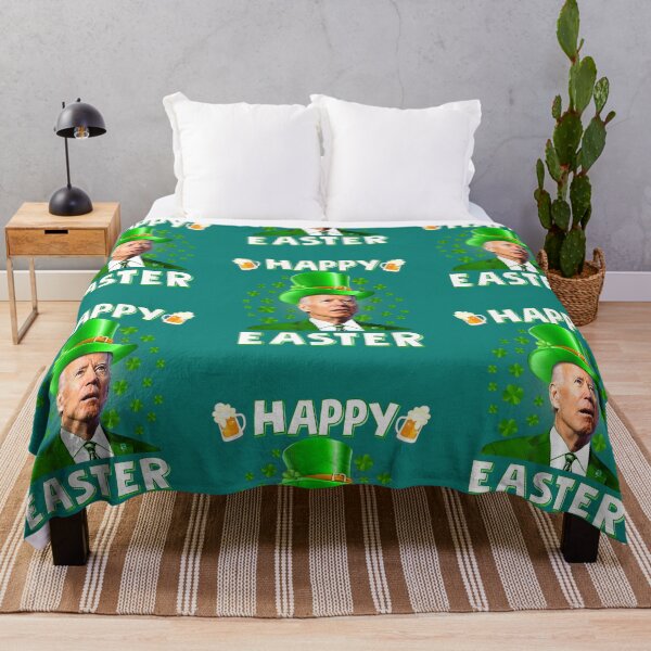 Artikelvorschau, Joe Biden Ostern verwirrt St. Patricks Day Männer Frauen lustiges T-Shirt entworfen und verkauft von zedbubblez.