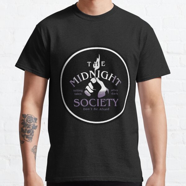 Vista previa del artículo con la obra «Midnight Socierty Member 90's Show Horror», diseñado y vendido por lovostore.