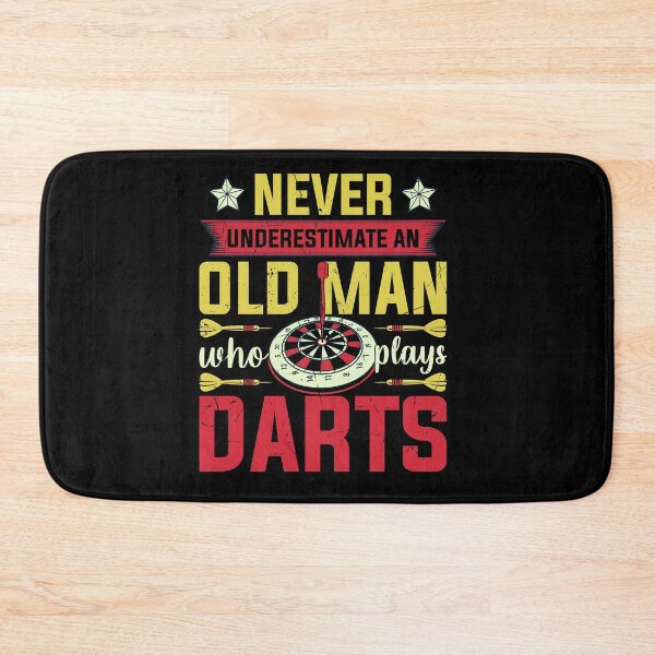 Artikelvorschau, Unterschätzen Sie niemals einen alten Mann, der Darts spielt entworfen und verkauft von FurioInc.