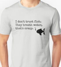 Ich vertraue Fisch nicht Slim Fit T-Shirt