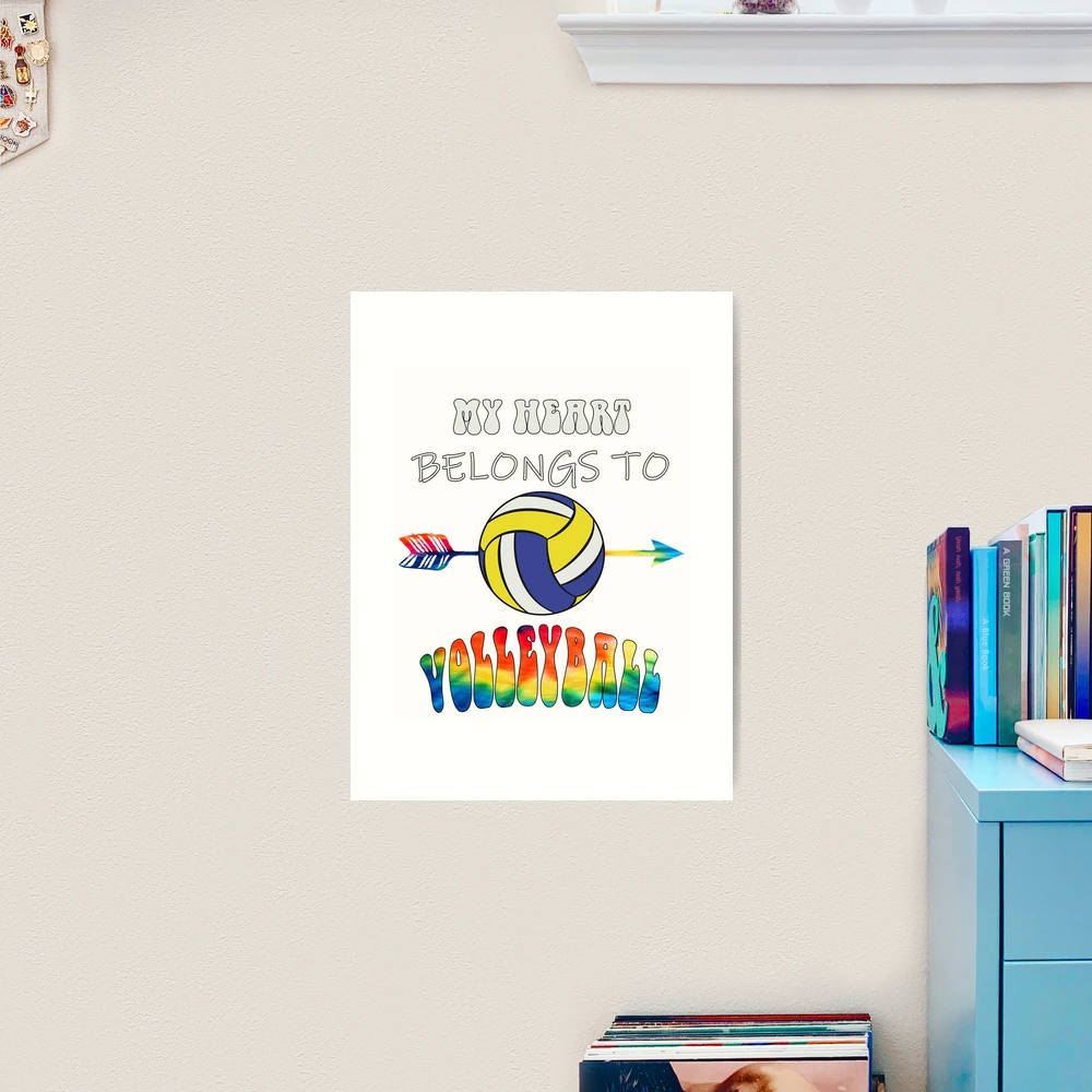 Poster for Sale avec l'œuvre « Filles de volley-ball Mon coeur appartient  au cadeau de volley-ball » de l'artiste tamdevo1