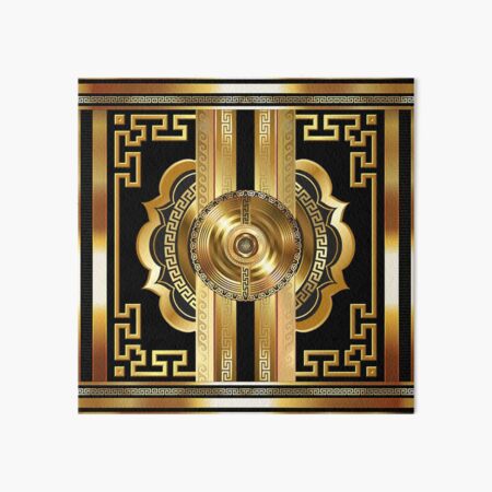 Aperçu de l'œuvre Médaillon Or Noir Orné Baroque Grande Clé Grecque créée et vendue par Yiorgos Designs.