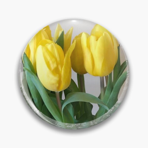 Artikelvorschau, Romantischer Strauß gelber Tulpen mit Spitzenbesatz von Iritof entworfen und verkauft von iritof.