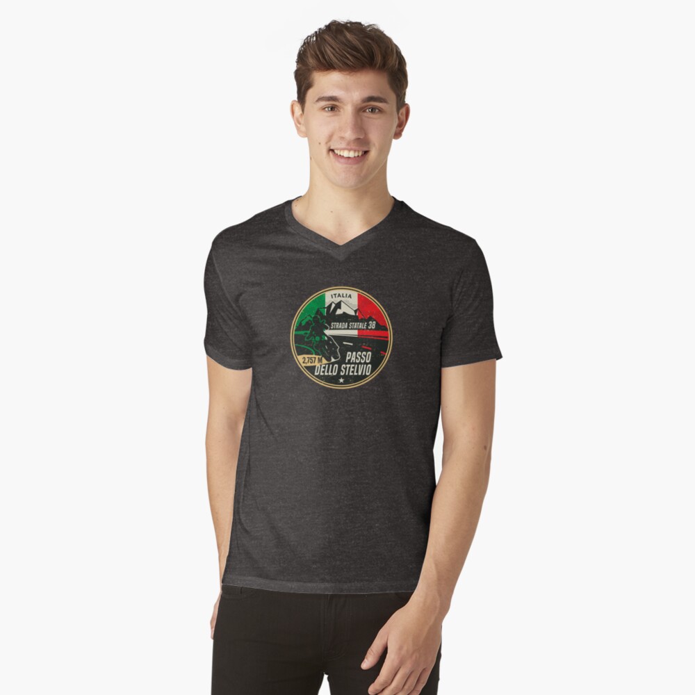 Aperçu de l'œuvre T-shirt col V créée et vendue par studio838.
