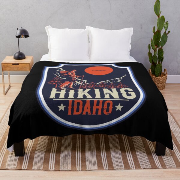 Artikelvorschau, Wanderabenteuer im wilden Retro-Stil, der Idaho erkundet entworfen und verkauft von HomeCoquette.
