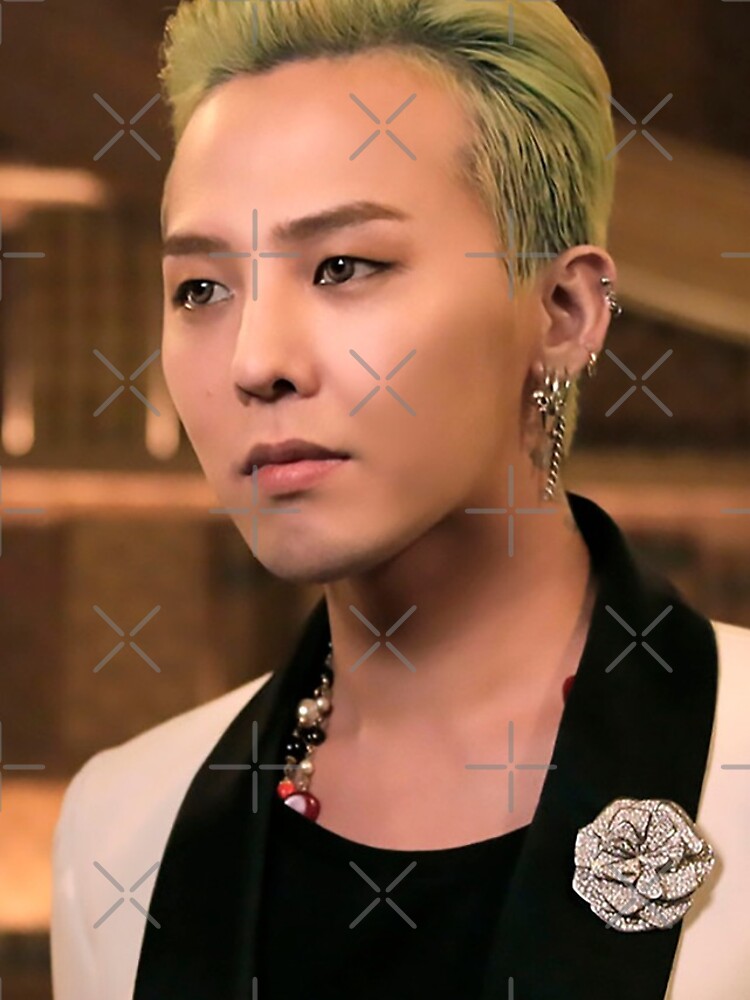 G dragon crooked. Kwon Ji Yong g-Dragon. Квон Джиён с зелёными волосами. G Dragon без макияжа. Квон Джи Ен зеленые волосы.