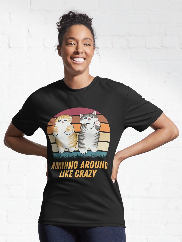 Camiseta deportiva Sale con la «gato corriendo como de Trendy | Redbubble