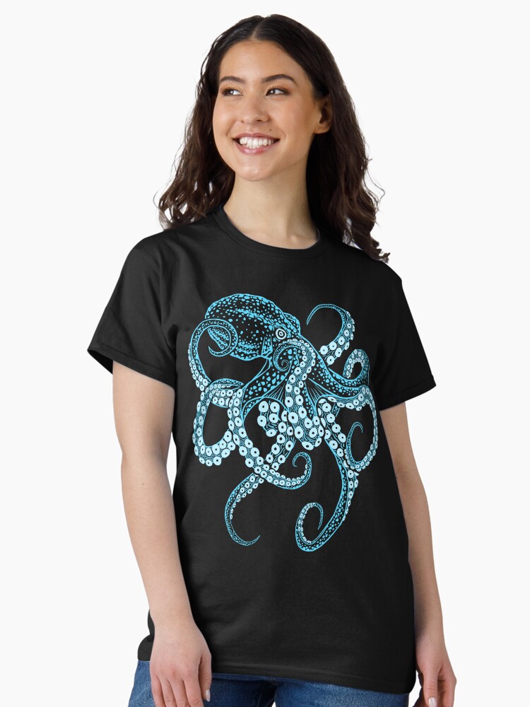 Aperçu 2 sur 7. T-shirt classique avec l'œuvre Poulpe kraken bleu des profondeurs en position de combat créée et vendue par crisp002.