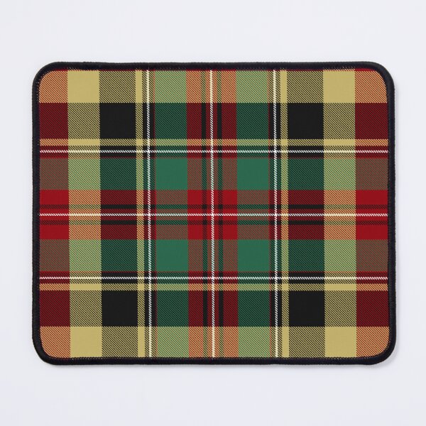 Aperçu de l'œuvre Couette à carreaux tartan rouge et vert | Motif à rayures moderne et unique pour Noël créée et vendue par TheWalnut.