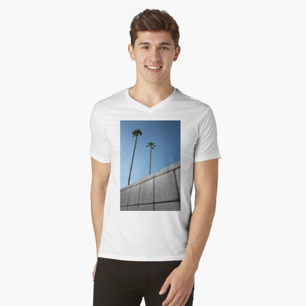 Artikel-Vorschau von T-Shirt mit V-Ausschnitt, designt und verkauft von Portalius.