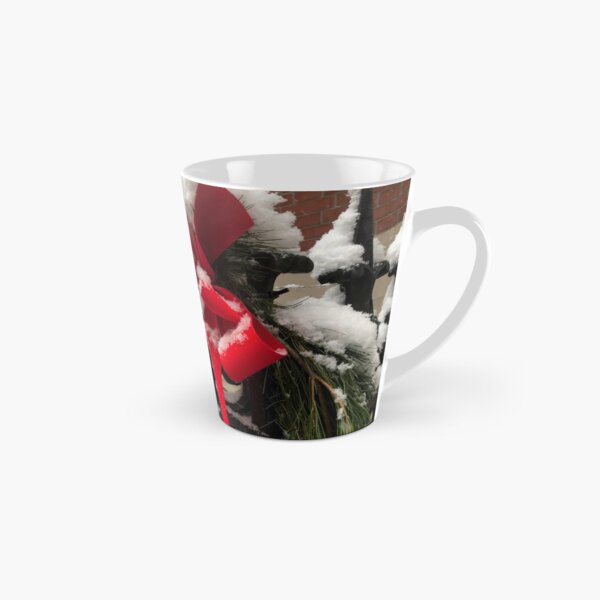 holiday time in the city Tall Mug
