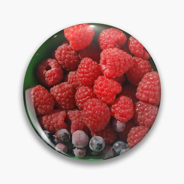 Artikelvorschau, Raspberries and Blueberries in Green Bowl entworfen und verkauft von jojobob.