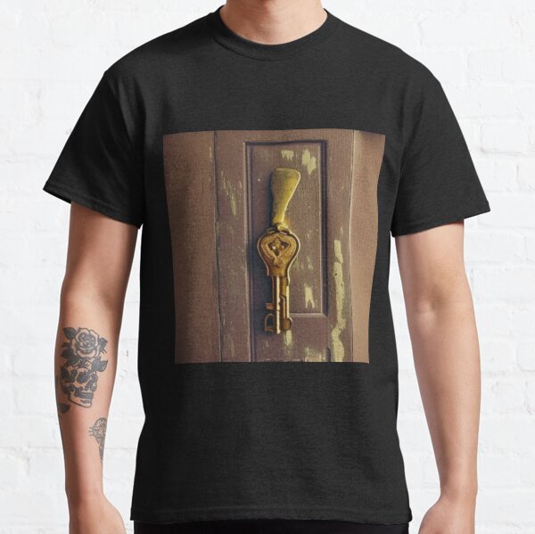 Far, far beyond the sea There is a golden wall Classic T-Shirt