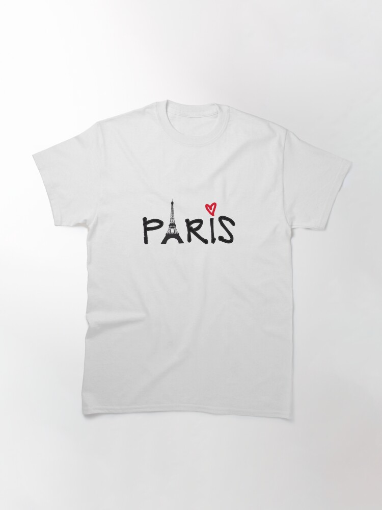 Imagen 3 de 7, Camiseta clásica con la obra París con la Torre Eiffel y el corazón rojo, diseñada y vendida por beakraus.