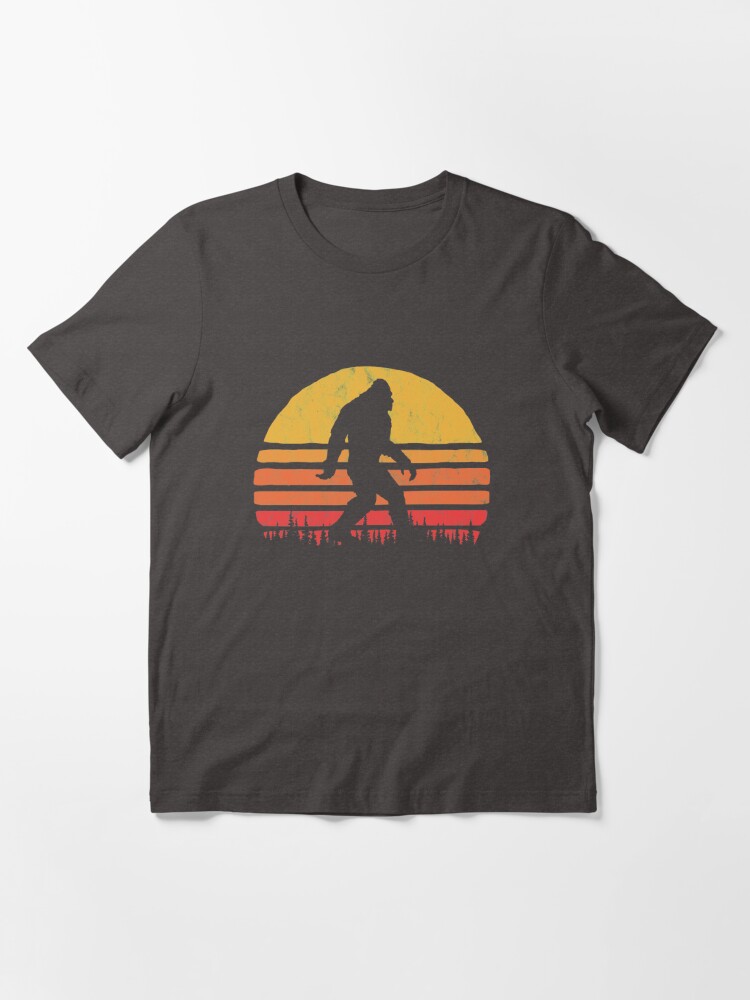 Discover Retro Bigfoot Silhouette Sun Vintage Believe! Essential T-Shirt