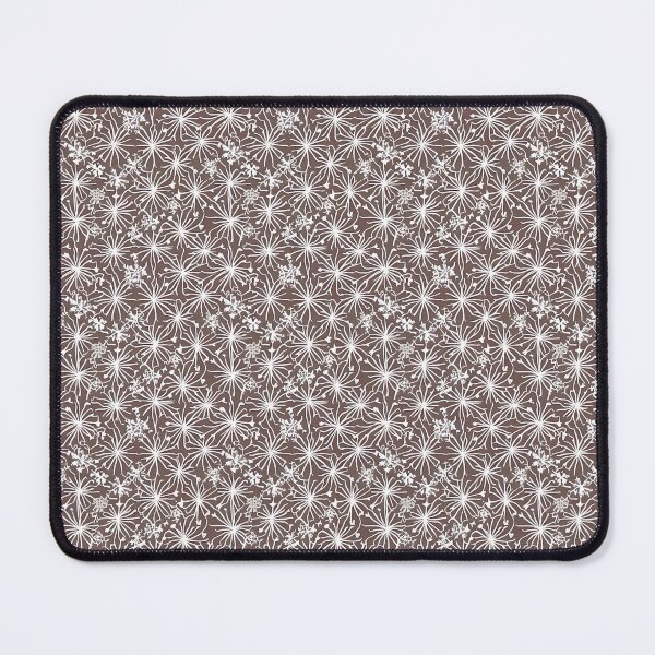 Artikelvorschau, White flowers on brown pattern entworfen und verkauft von ibelieveimages.
