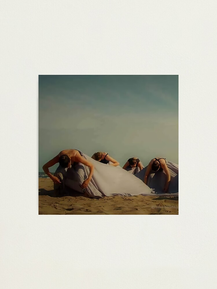 Imagen 1 de 3, Lámina fotográfica con la obra Inicio: fotografia de bailarinas en playa, diseñada y vendida por Jhevva.