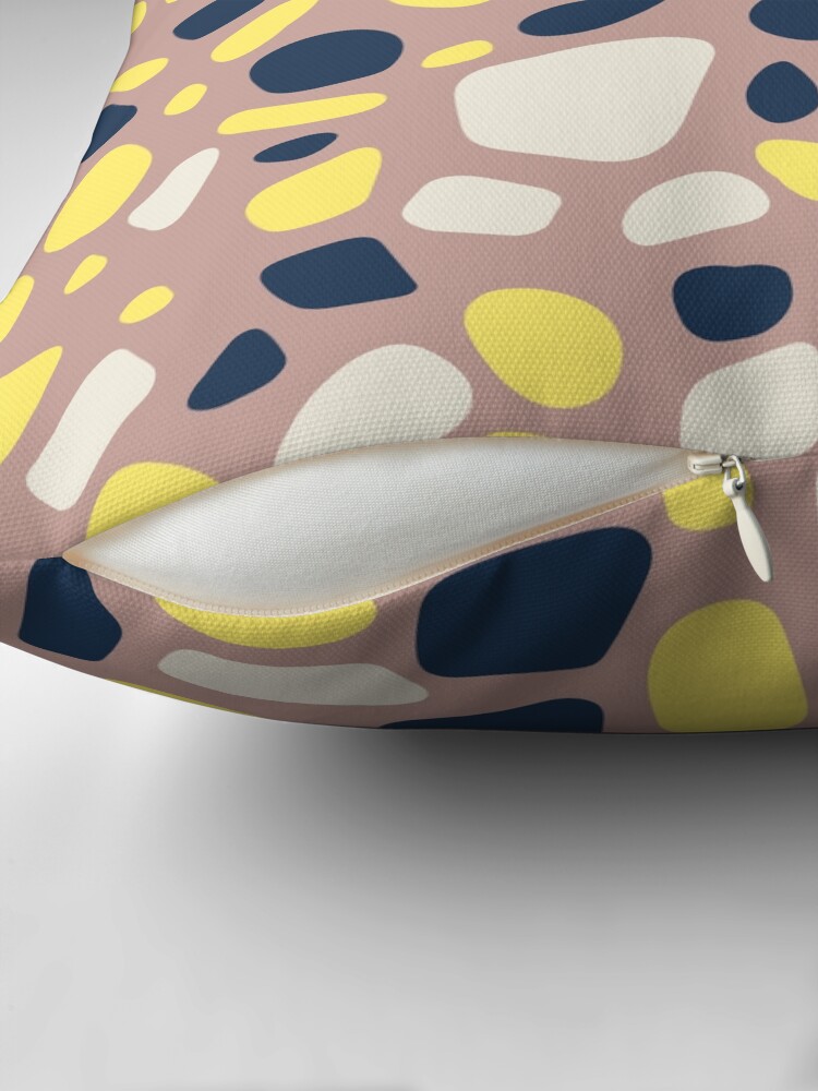 Thumbnail 2 von 4, Kissen, Terrazzo Gelb designt und verkauft von sionia-art.