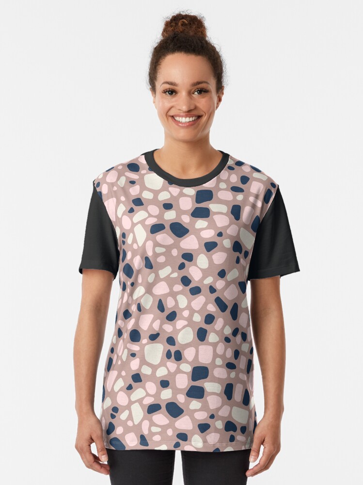 Thumbnail 2 von 5, Grafik T-Shirt, Terrazzo Rosa designt und verkauft von sionia-art.
