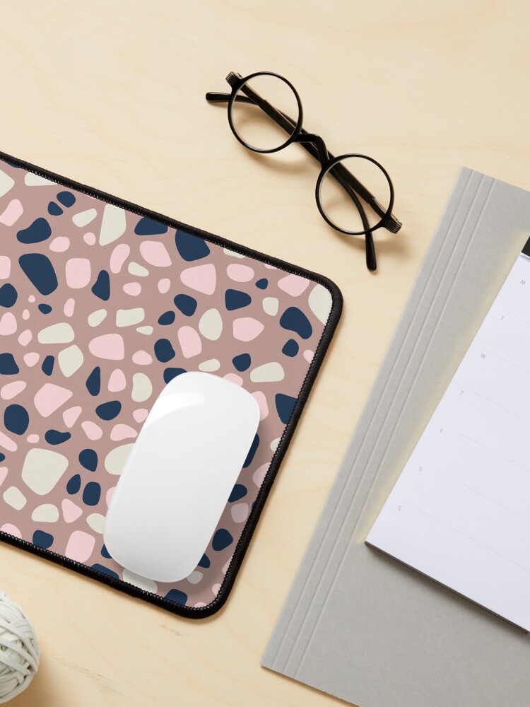 Thumbnail 3 von 5, Mauspad, Terrazzo Rosa designt und verkauft von sionia-art.