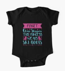 Vergessen Sie Glaspantoffeln, die diese Prinzessin Skischuhe trägt Baby Body Kurzarm