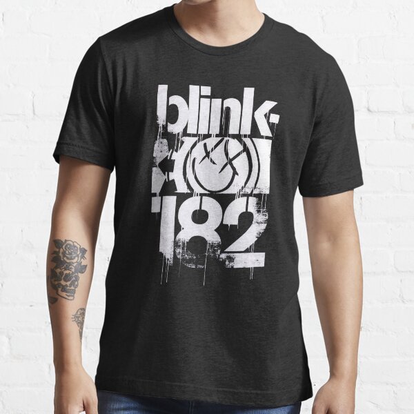 Fallin in love with the girl at the rock show Essential T-Shirt