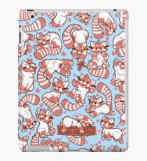 Roter Panda überall verteilt iPad-Hülle & Klebefolie