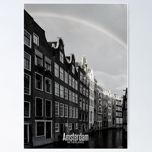 Aperçu de l'œuvre Photo noir et blanc d'Amsterdam - Amoureux des Pays-Bas - Maisons au bord du canal créée et vendue par SoccaTamam.