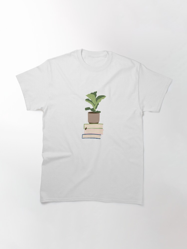 Imagen 3 de 7, Camiseta clásica con la obra Planta de interior sobre libros apilados, diseñada y vendida por alanapwoods.