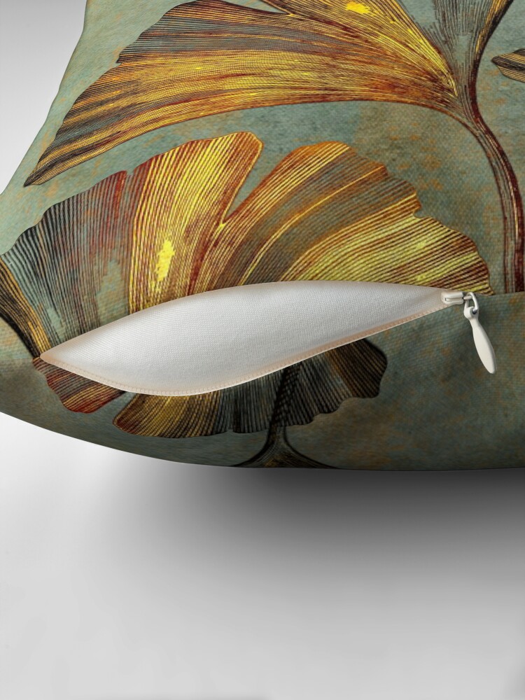 Aperçu 2 sur 4. Coussin avec l'œuvre décoration florale ginko #ginko créée et vendue par JBJart.