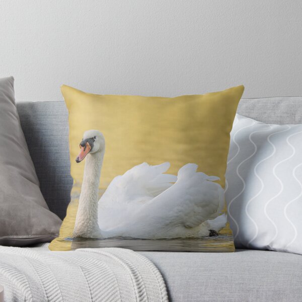 Aperçu de l'œuvre Golden Swan créée et vendue par AliMarleyPhoto.