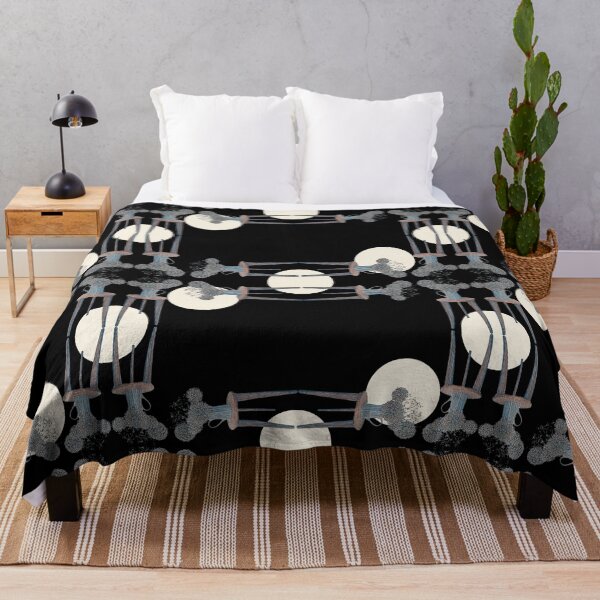 Item preview, Mesa auxiliar Arreglo de flores de puerro en una jarra Decoración para el hogar Negro designed and sold by SpiritGifts.
