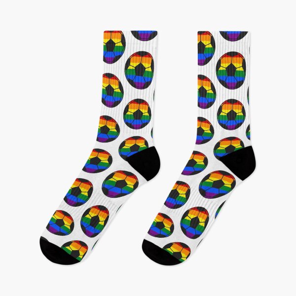 Artikelvorschau, LGBT-Regenbogenflaggen-Fußball-Fußball-Gay-Pride-Liebes-Männer Frauen entworfen und verkauft von pipsmerch.