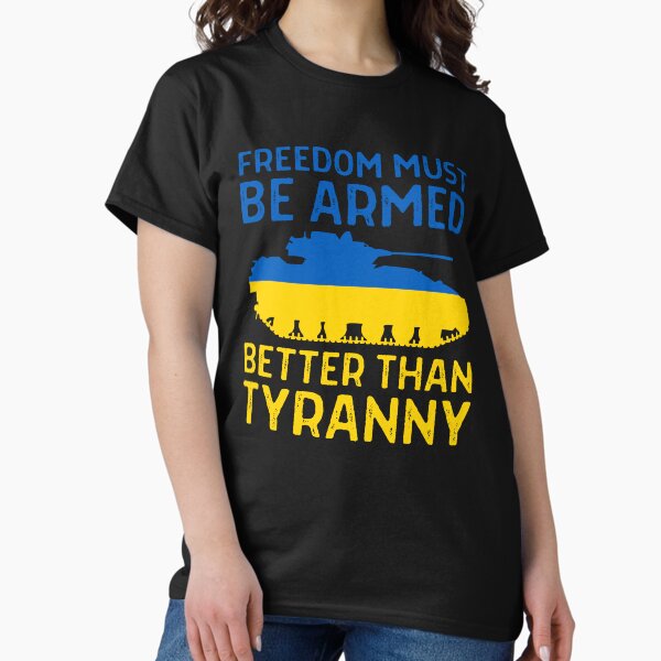 Artikel-Vorschau von Unterstützung der Ukraine - Freiheit muss besser bewaffnet sein als Tyrannei - Blauer und gelber Text und Tank auf Schwarz - Ukrainische Flagge, designt und verkauft von GodsFlagFandom.