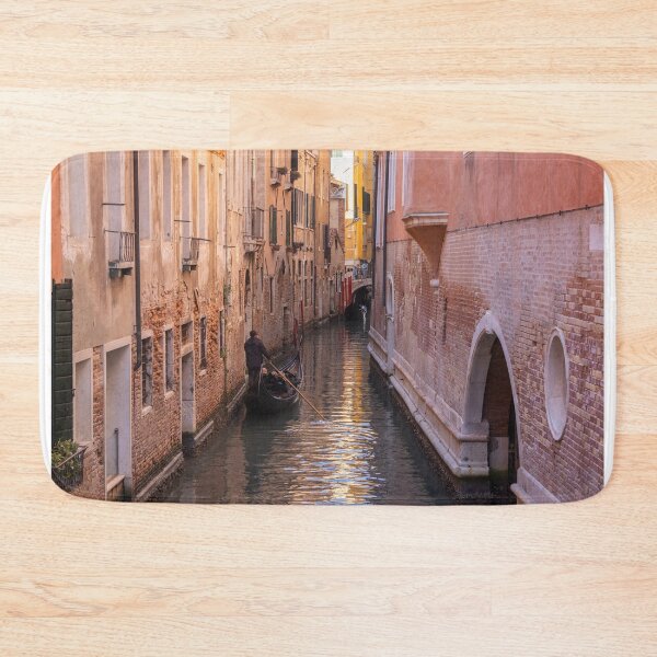 Artikelvorschau, Kanal und Gondel in Venedig entworfen und verkauft von pietrofoto.