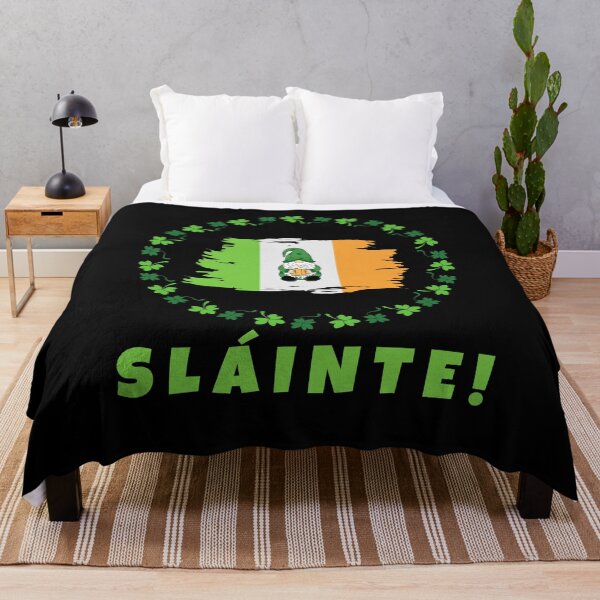 Artikelvorschau, St Patricks Day Sláinte irischer Flaggen-Kreis-Klee-Kobold entworfen und verkauft von FreeMind-Design.