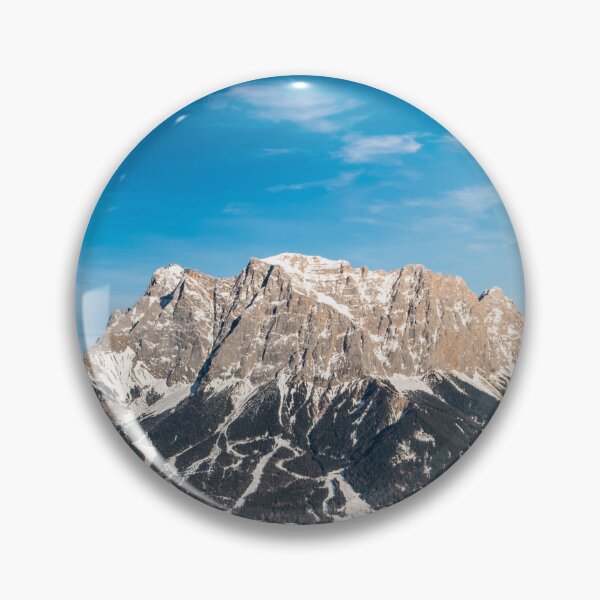 Artikelvorschau, Tiroler Alpen - Der Zugspitze im Winter entworfen und verkauft von AlpineShots.