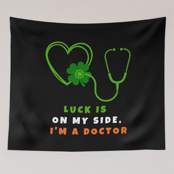 Artikelvorschau, St. Patricks Day Arzt Stethoskop Kleeherz Das Glück ist auf meiner Seite, ich bin Arzt entworfen und verkauft von FreeMind-Design.