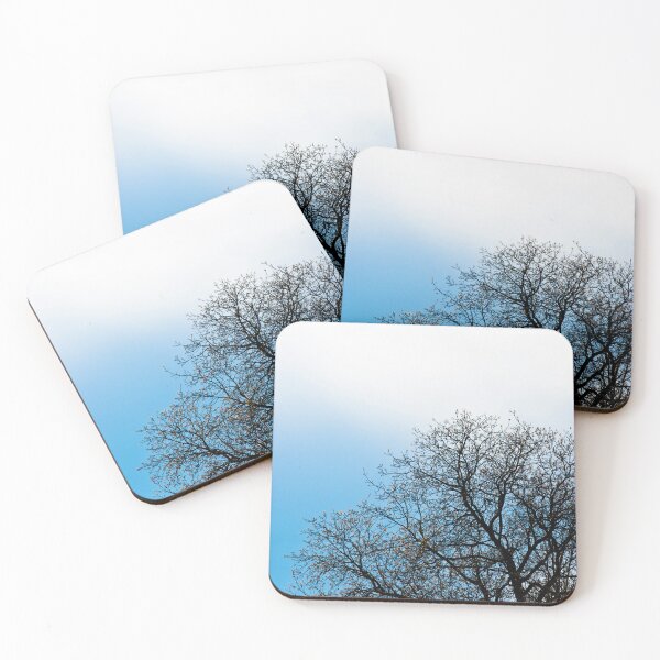 Artikelvorschau, Minimalistische Landschaft - Baum und blauer Himmel - original hochwertige Fotografie entworfen und verkauft von PatBlancheArt.