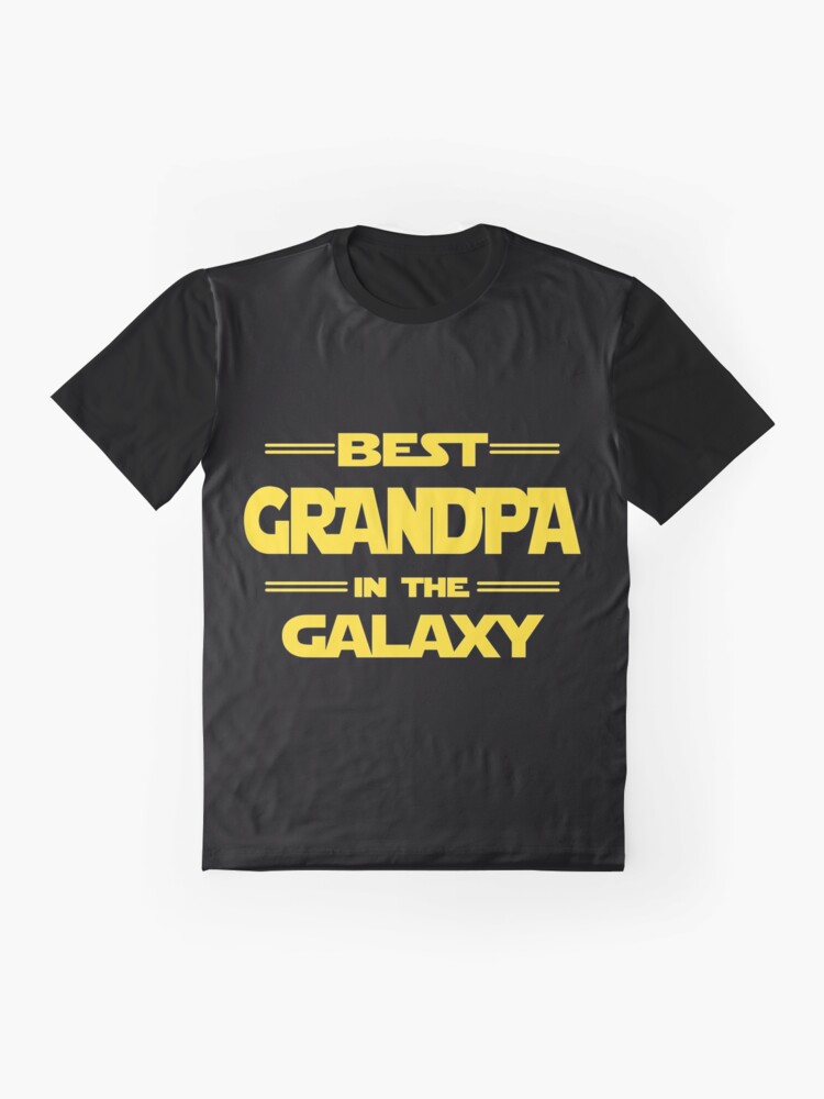 Imagen 4 de 5, Camiseta gráfica con la obra El mejor abuelo de la galaxia., diseñada y vendida por HelenJS.