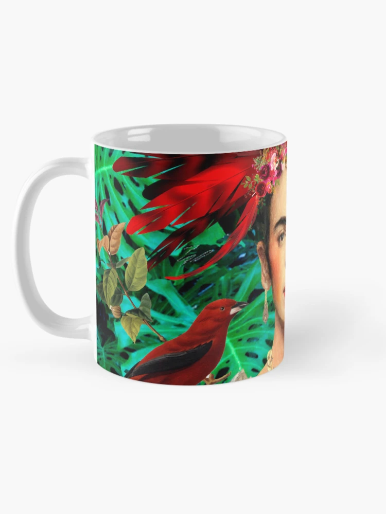 Aperçu 5 sur 6. Mug à café avec l'œuvre Frida Kahlo Plumes Rouges créée et vendue par Muycote.