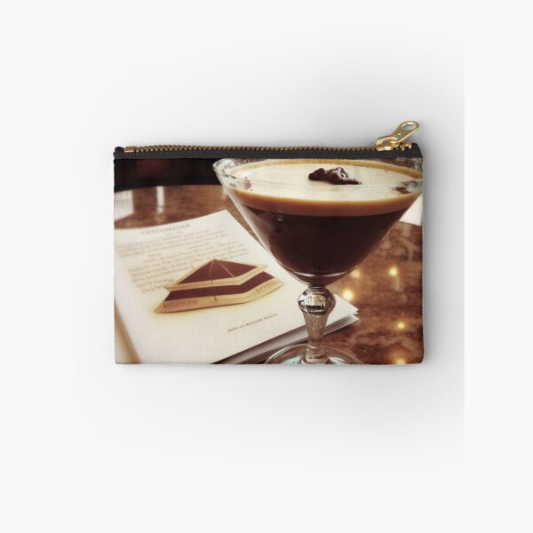 Aperçu de l'œuvre Espresso Martini Cocktail: A Favorite Among Coffee Lovers créée et vendue par BeerBot.