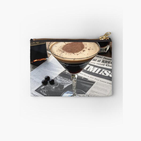 Aperçu de l'œuvre Espresso Martini Cocktail: A Favorite Among Coffee Lovers créée et vendue par BeerBot.